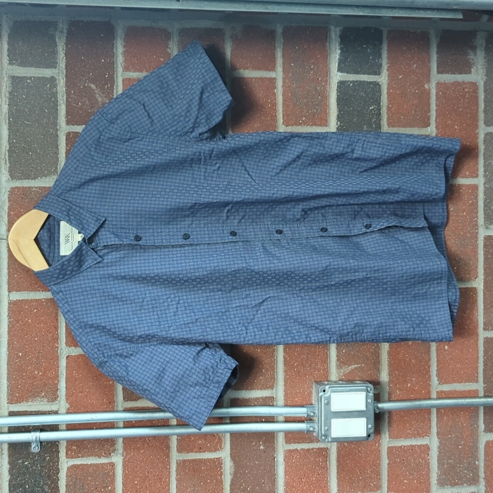 WRK Short Sleeve Blue Pattern Button Up T-shirt Size Medium Like New!